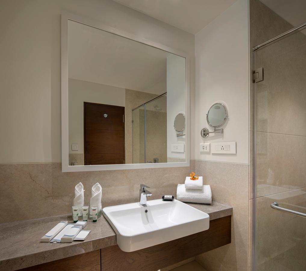 Kabir Hotel & Spa Vadodara Kültér fotó